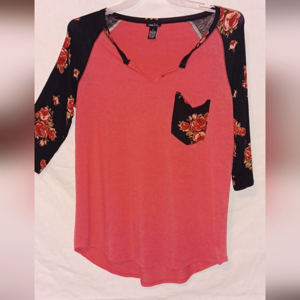 Rue21 Women's 3/4 sleeve shirt size XL (coral)